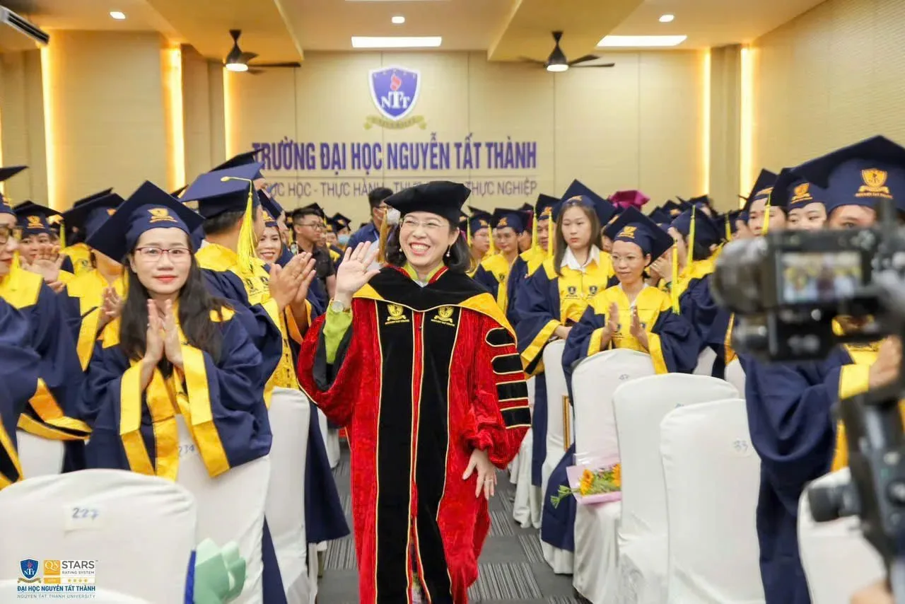 Top 5 Xưởng May Lễ Phục Tốt Nghiệp Giá Rẻ, Uy Tín HCM